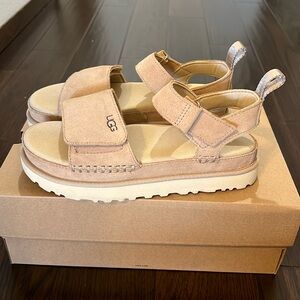 UGG Goldenstar Platform Sandal Women’s size 9